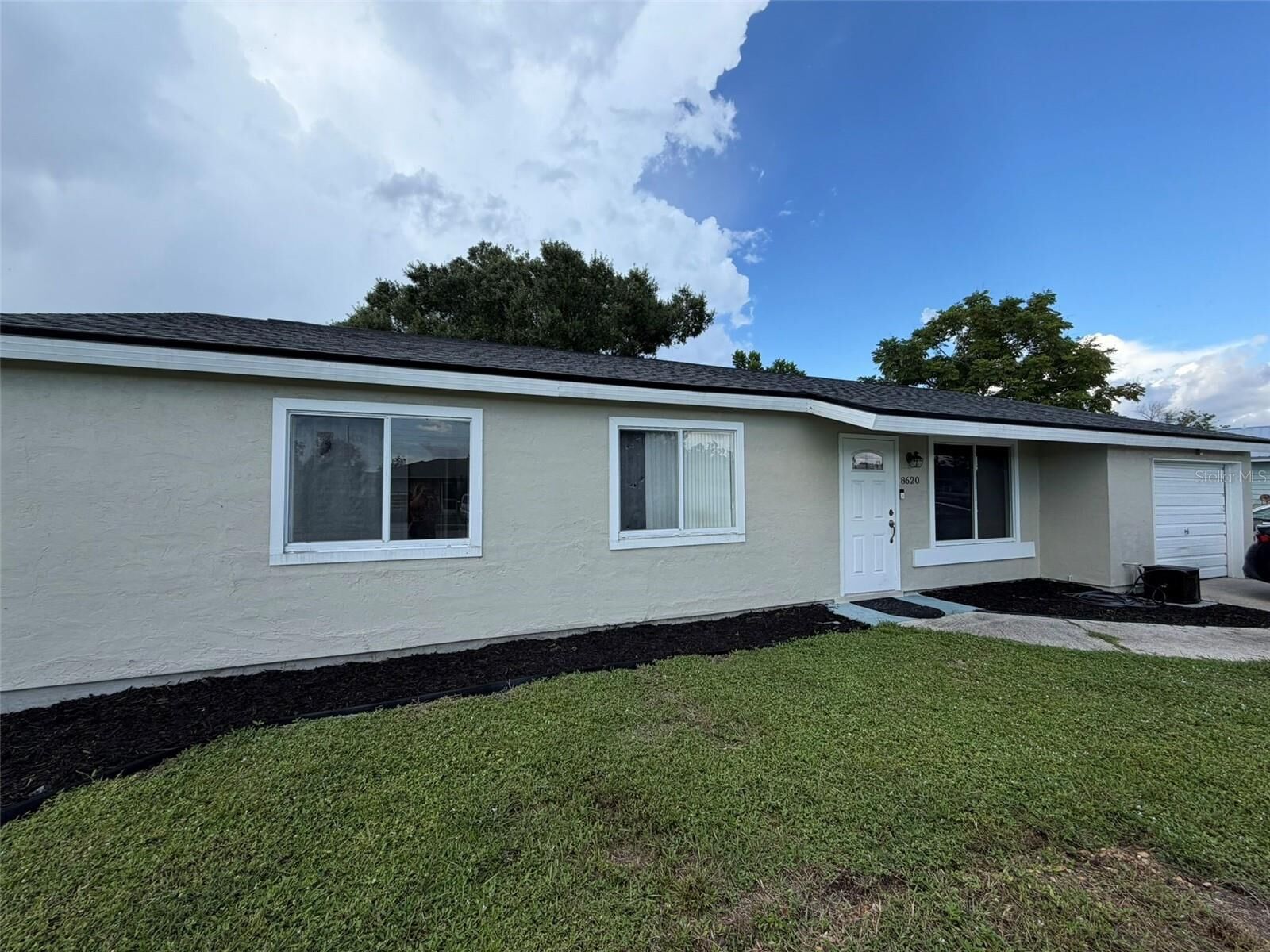 Property Photo: 8620 Alam Avenue FL 34287