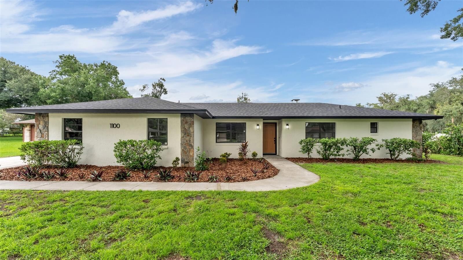 Property Photo: 1100 Hammock Shade Drive FL 33809