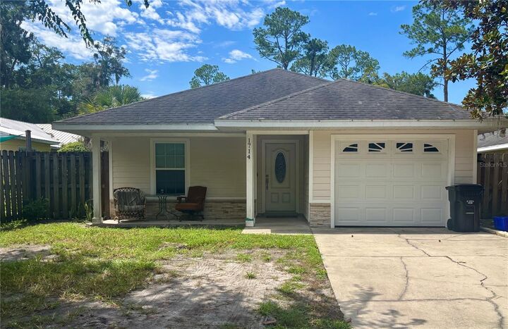 Property Photo:  1714 NW 9th Street  FL 32609 
