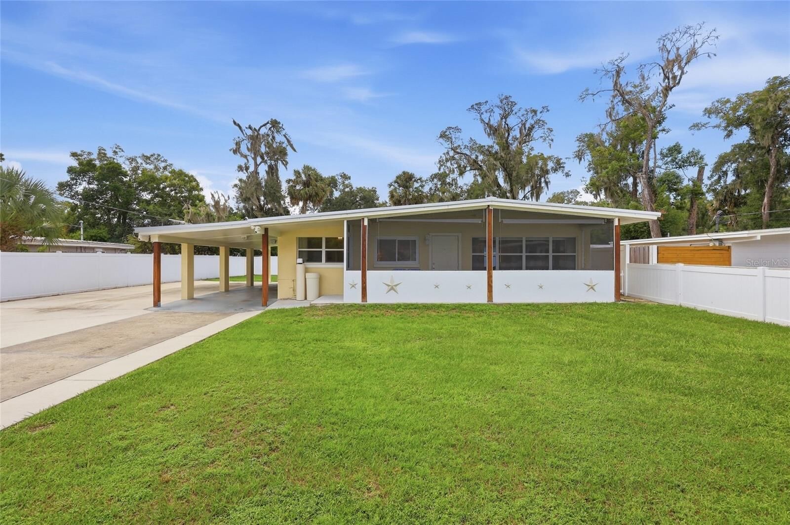 Property Photo:  742 Temple Avenue  FL 32763 