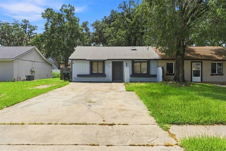 Property Photo: 9966 Burl Way FL 32817