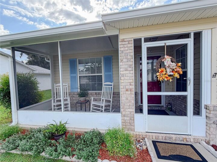 Property Photo:  437 SE Rosewood Circle  FL 32025 