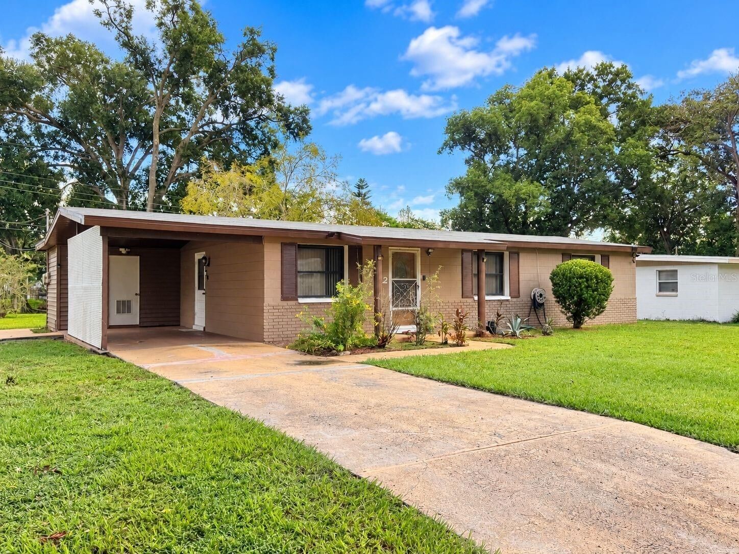 Property Photo:  3022 Venice Way  FL 33803 