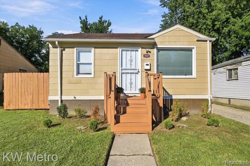 Property Photo:  18475 Caldwell Street  MI 48234 2448 