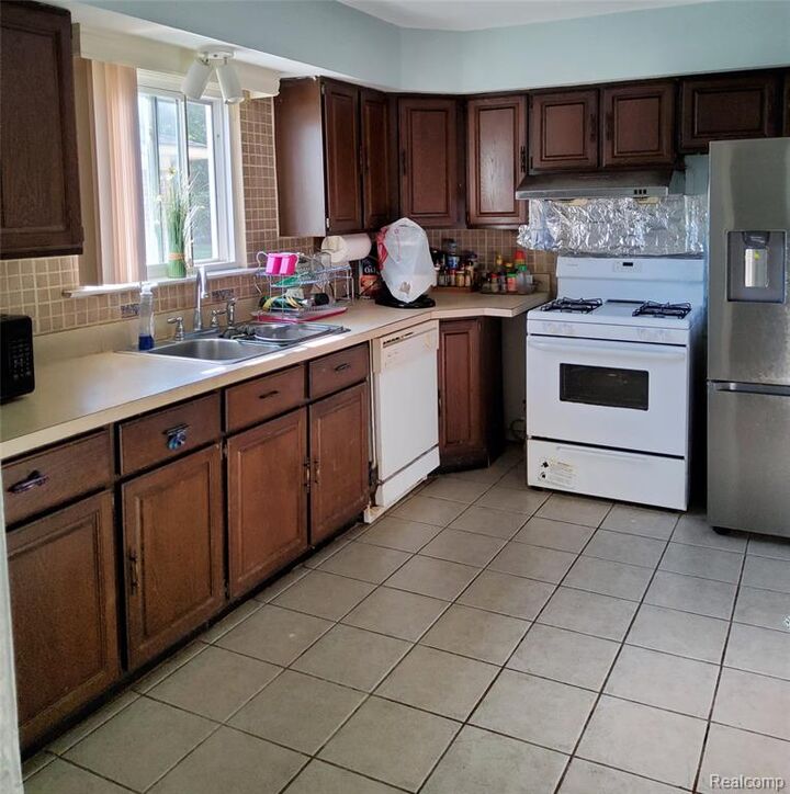 Property Photo:  25525 Powers Avenue  MI 48125 1734 