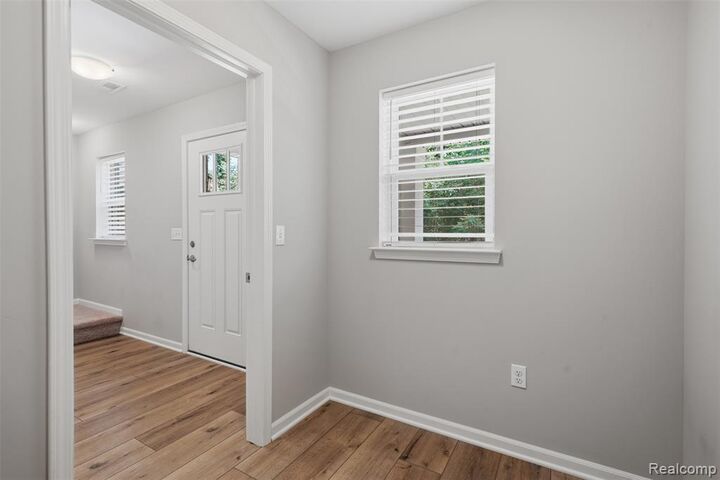 Property Photo:  544 Anne Avenue  MI 48116 3504 