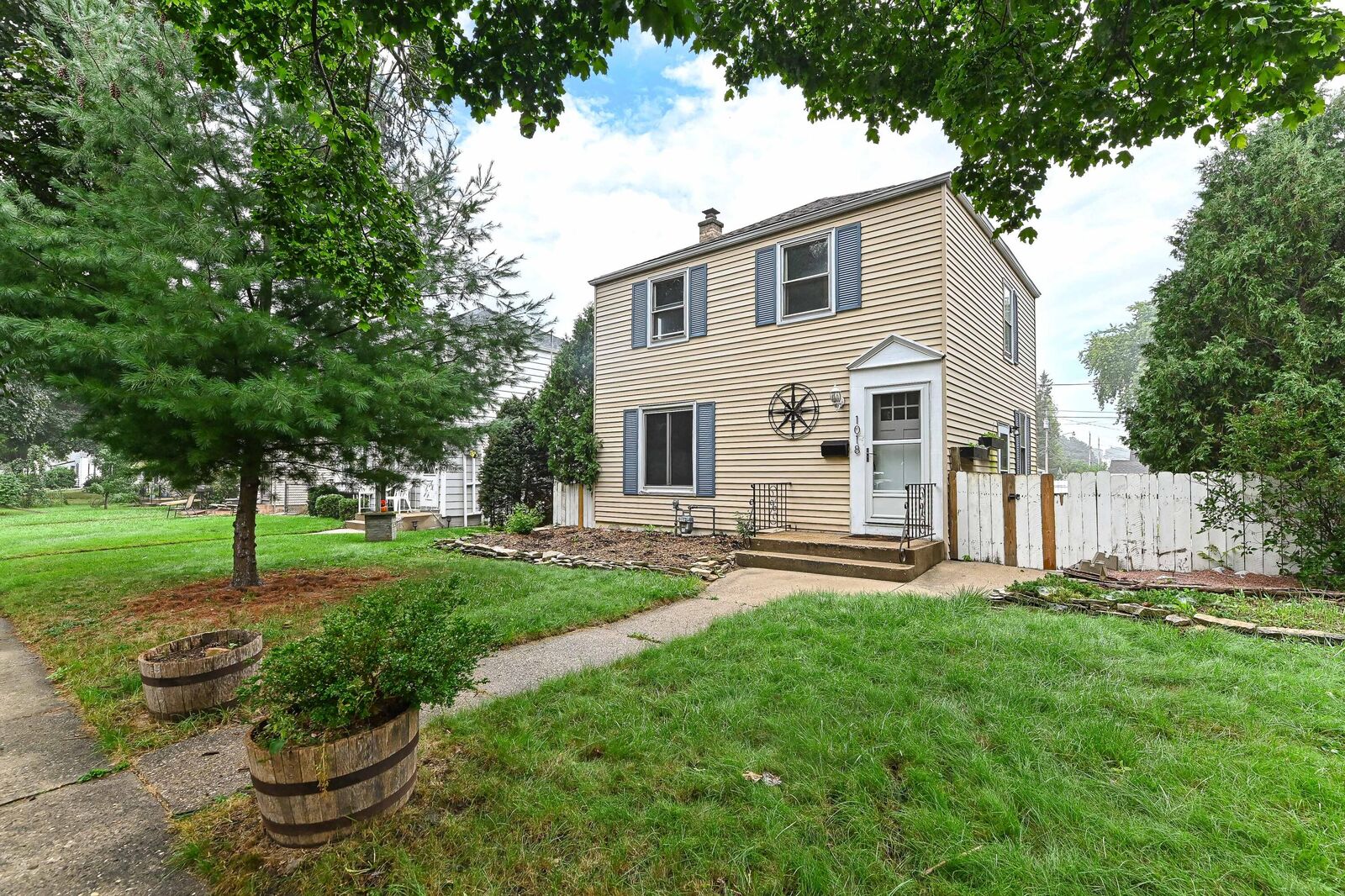 Property Photo: 1018 E Wilbur Ave WI 53207