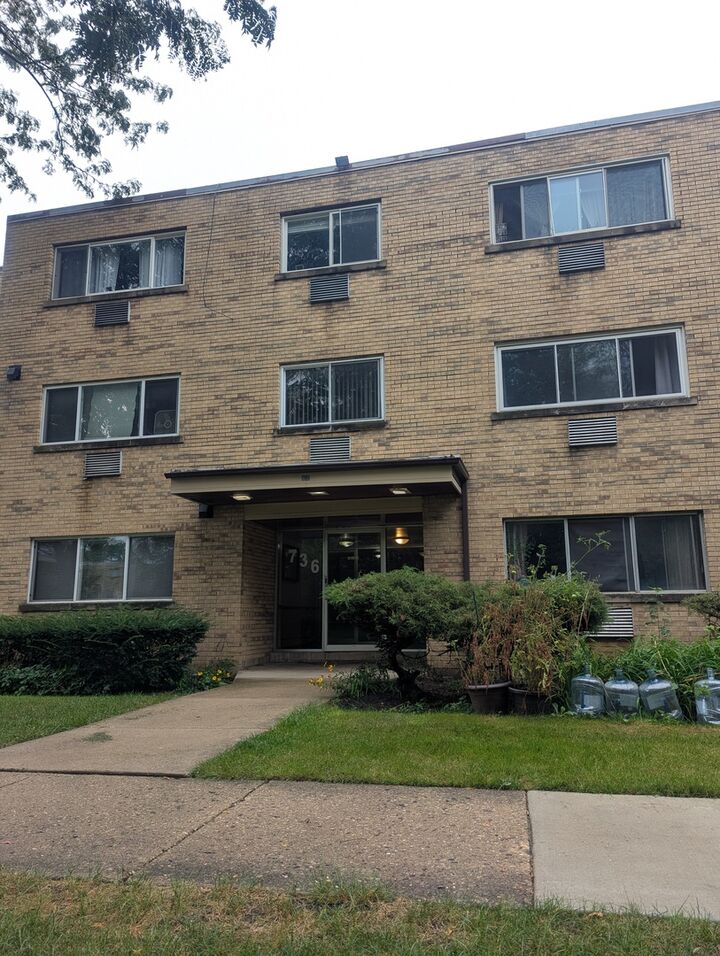 Property Photo: 736 W Dempster Street Ag7 IL 60056