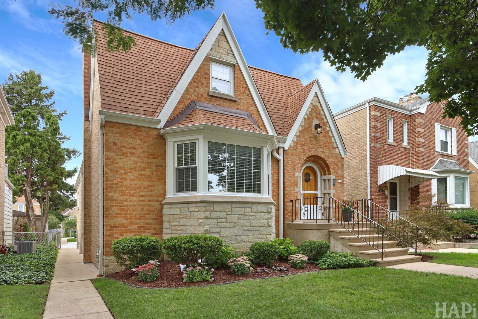 Property Photo:  3246 N Newcastle Avenue  IL 60634 