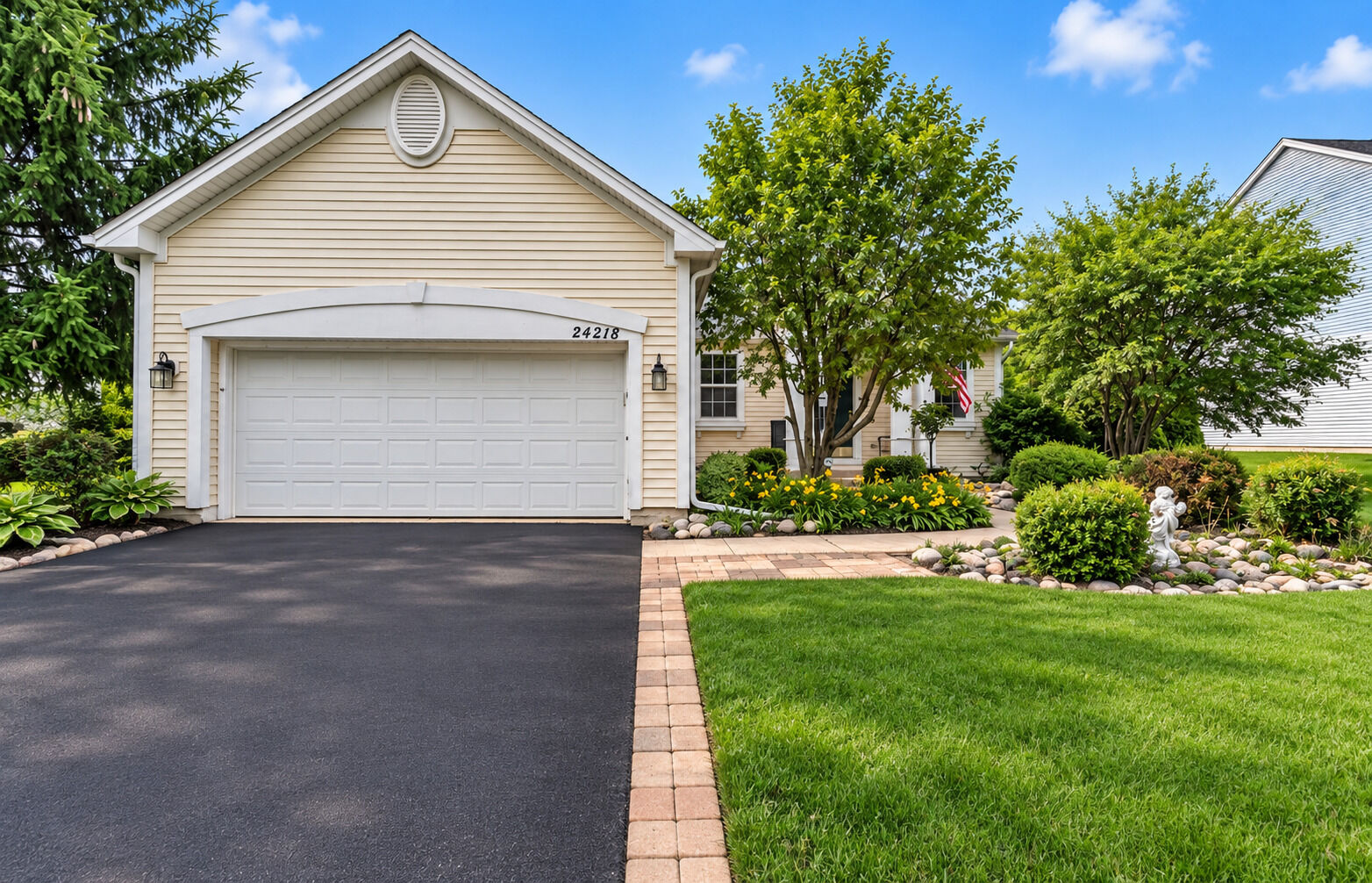 Property Photo:  24218 Apple Creek Lane  IL 60586 
