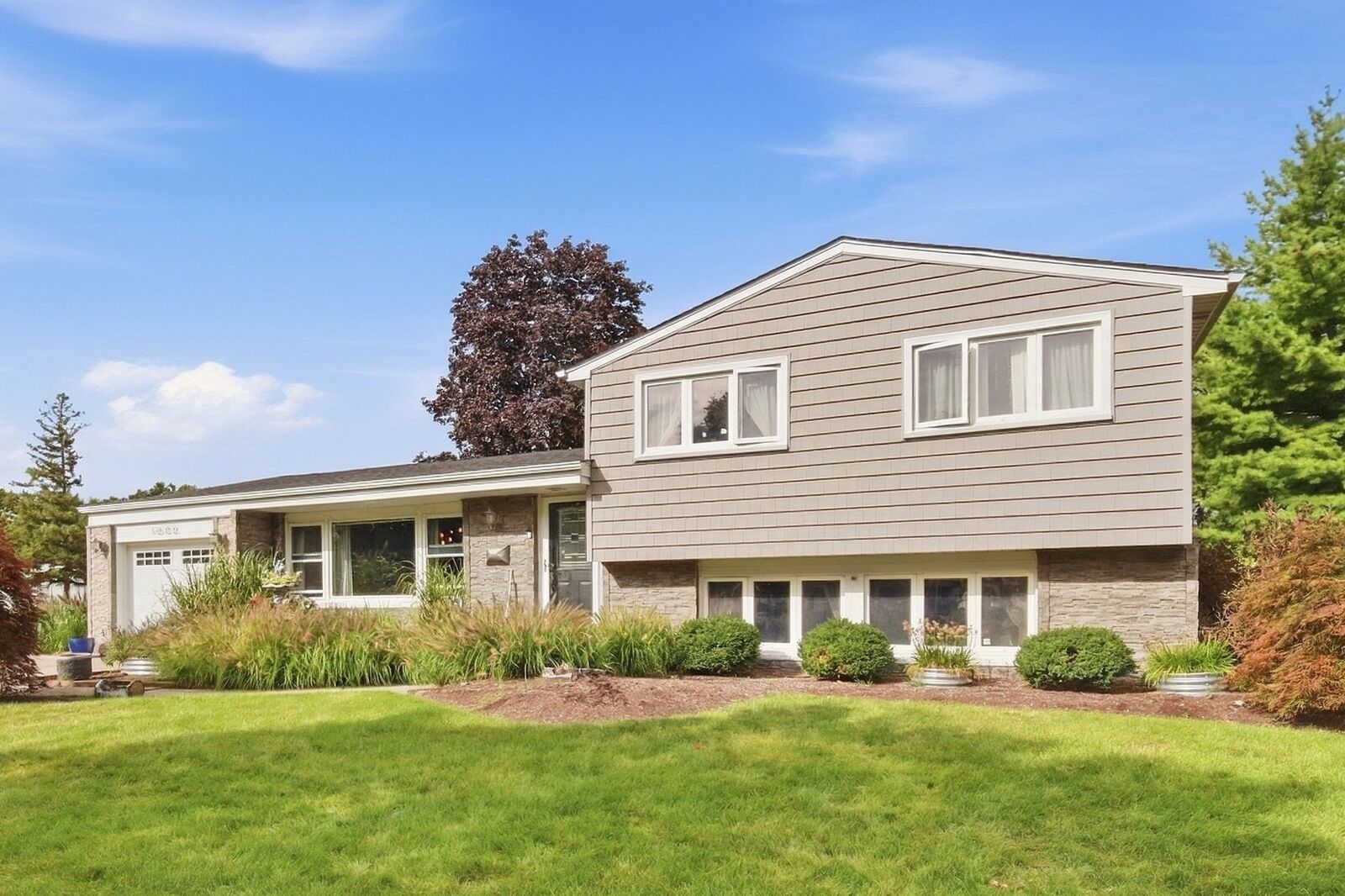 Property Photo:  1006 W Frontenac Drive  IL 60004 