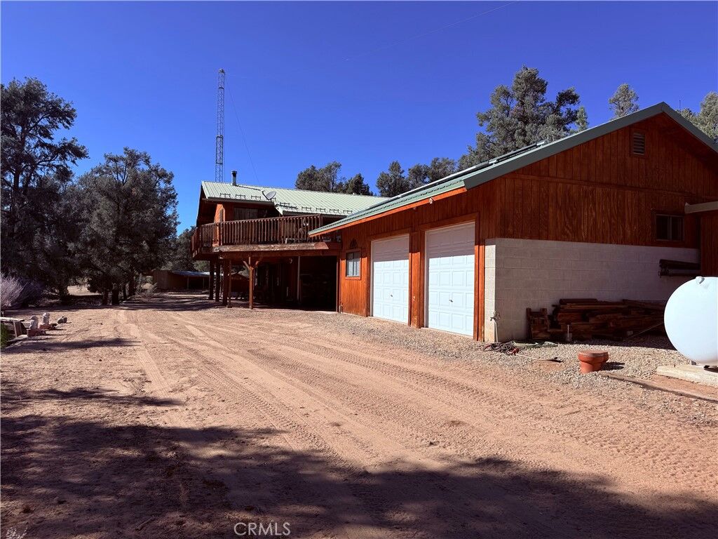 Property Photo:  98730 Poplar Lane  CA 93527 