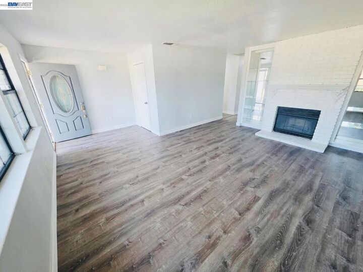 Property Photo:  1450 Oak Nob Way  CA 95833-1617 