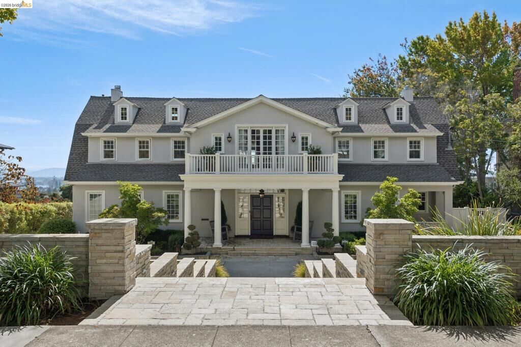 Property Photo: 331 Hillside Ave CA 94611-4013