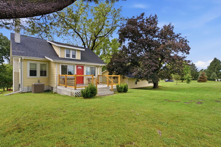 Property Photo:  2103 Snug Harbor  IA 52761 