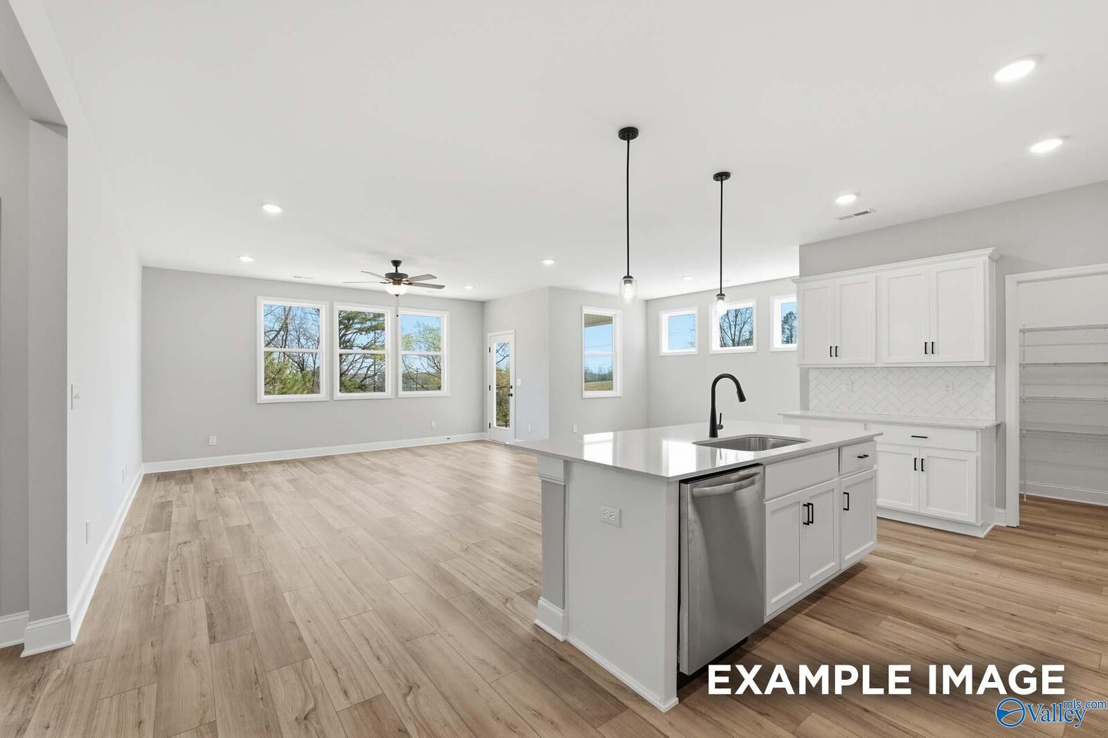 Property Photo: 128 Discovery Loop AL 35016