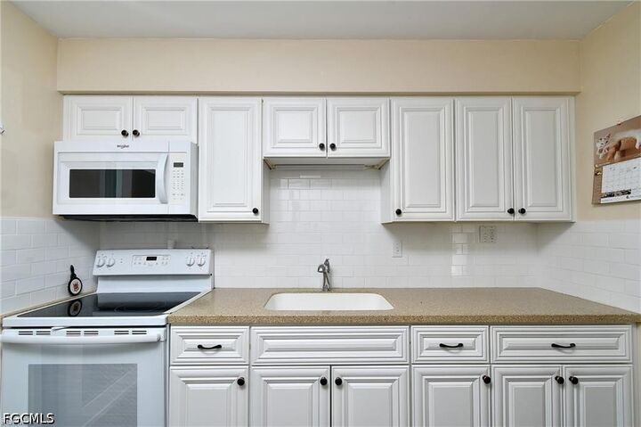 Property Photo: 13 Hamlin Court FL 33936