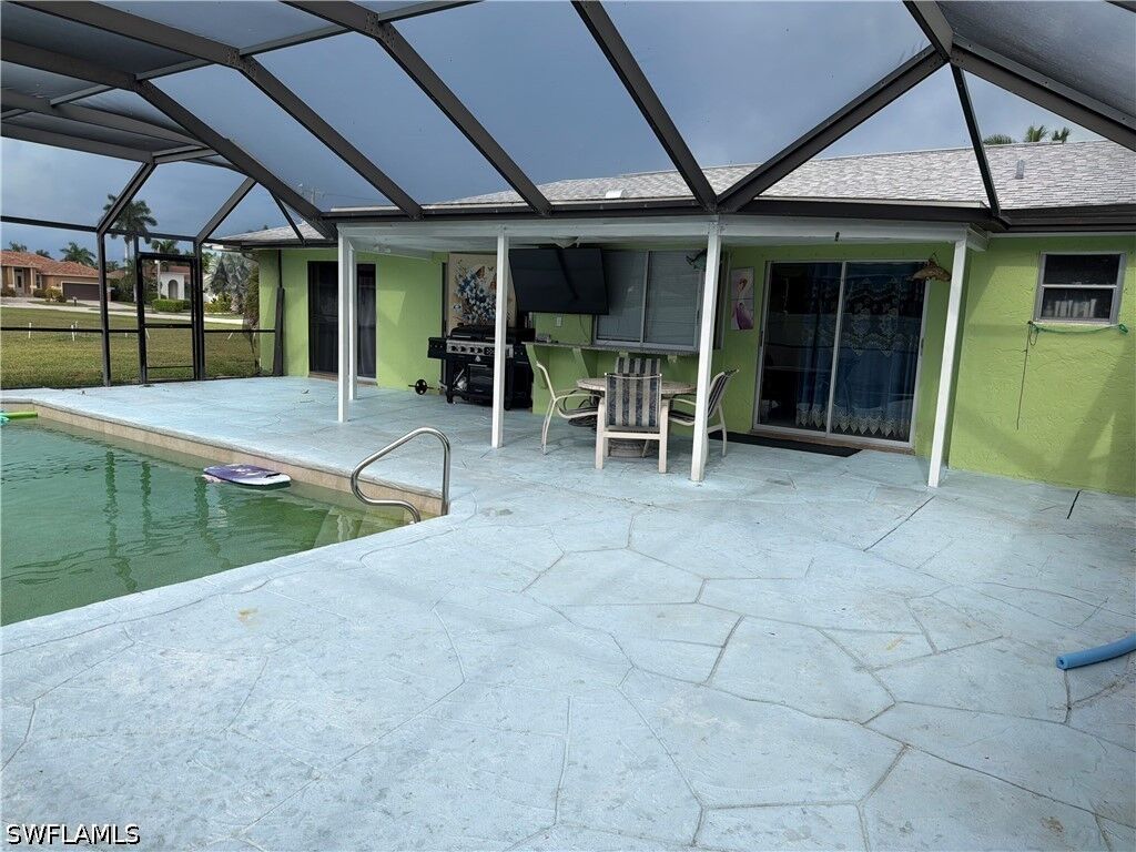 Property Photo: 340 Regatta Street FL 34145