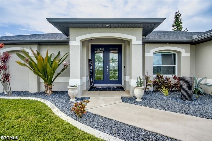 Property Photo: 816 SW 28th Terrace FL 33914