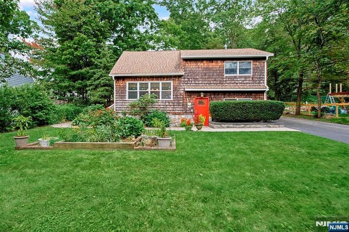 Property Photo:  9 Melrose Avenue  NJ 07421 
