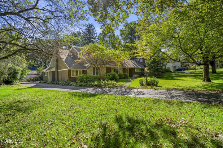 Property Photo: 2242 Dundas Road OH 43606