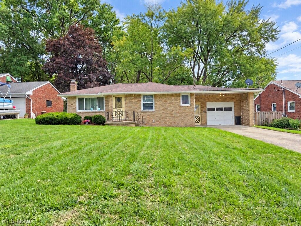 Property Photo: 263 Park Drive OH 44405