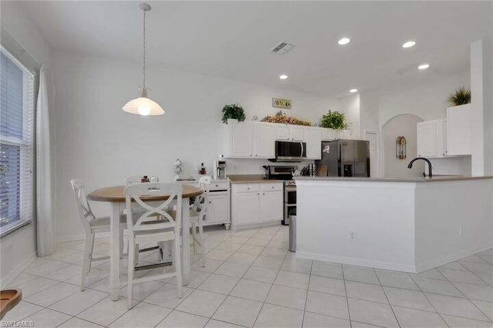 Property Photo:  1224 Chelmsford Ct  FL 34104 