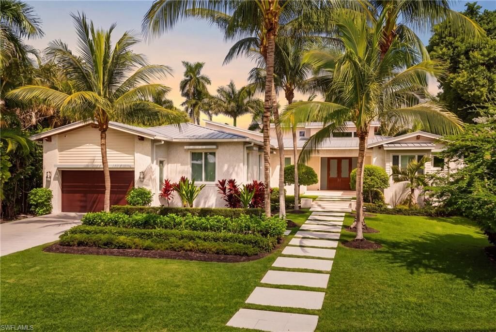 Property Photo: 185 North Lake Dr FL 34102