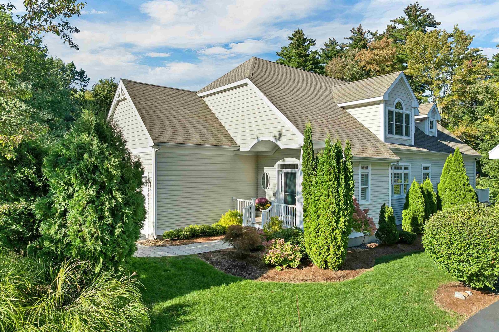 Property Photo:  5 Metea Lane  NH 03110 