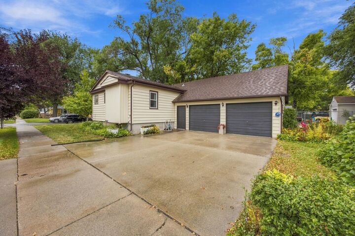 Property Photo:  1621 12th Avenue S  ND 58103 