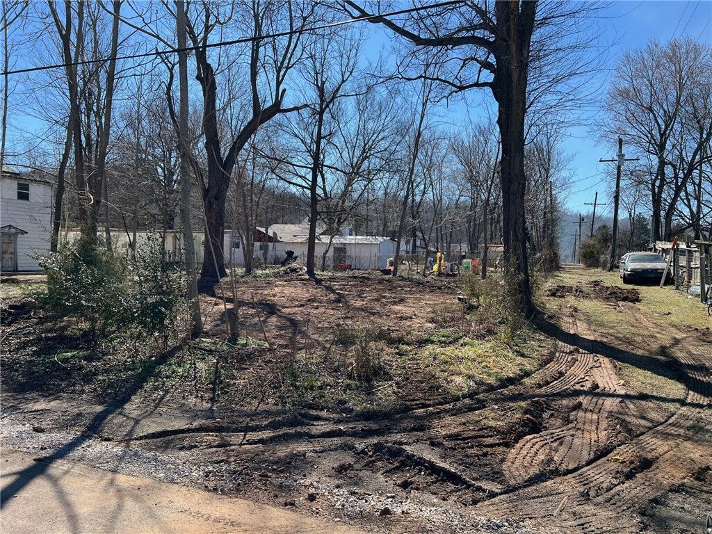 Property Photo:  221 W Moffit Street  AR 72768 