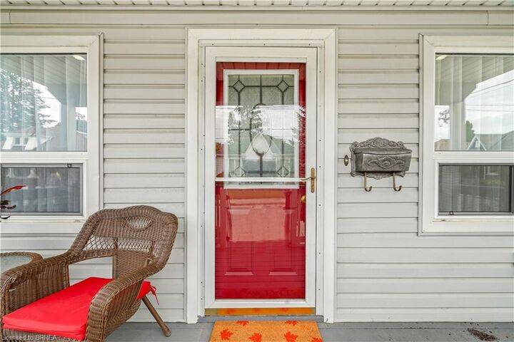 Property Photo:  24 Elliott Avenue  ON N3T 1E5 