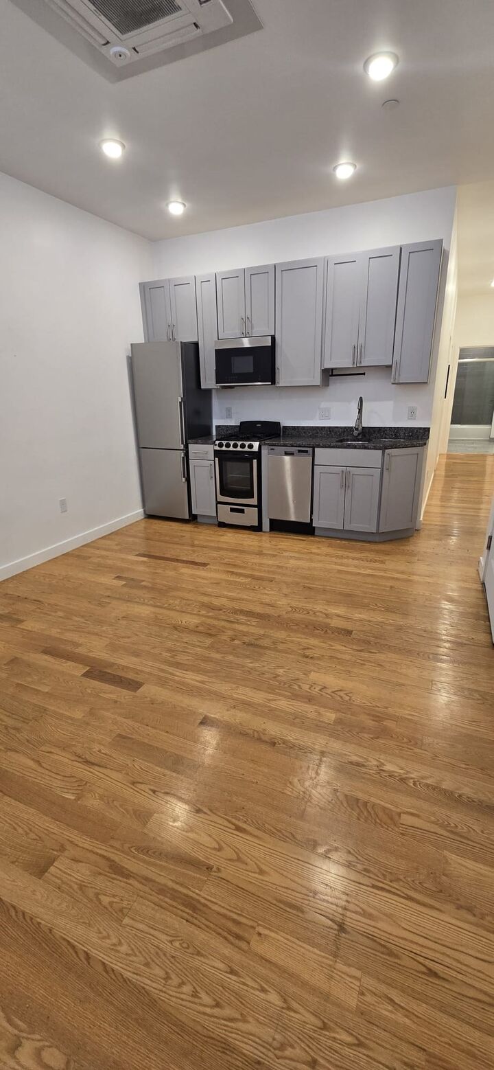 Property Photo:  64 Market 201  MA 01901 