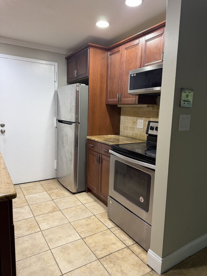 Property Photo:  9 Village Rock 1  MA 01760 