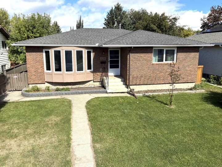 Property Photo:  6218 34A Avenue  AB T6L 1E4 