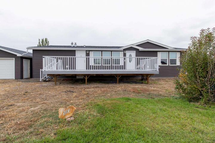Property Photo:  503 5 Avenue  AB T0K 2L0 