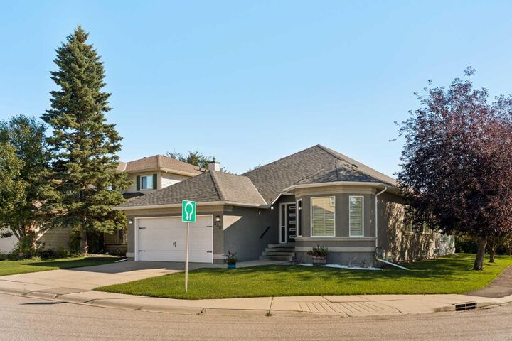Property Photo:  246 Woodpark Green SW  AB T2W 6E9 