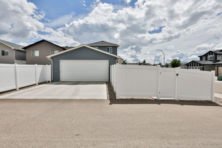 Property Photo: 963 40 Avenue N AB T1H 7G9