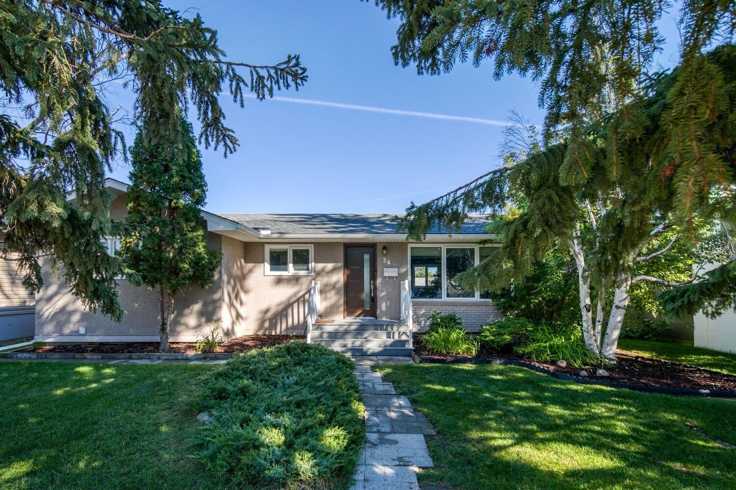 Property Photo:  36 Bracebridge Crescent SW  AB T2W 0Y7 