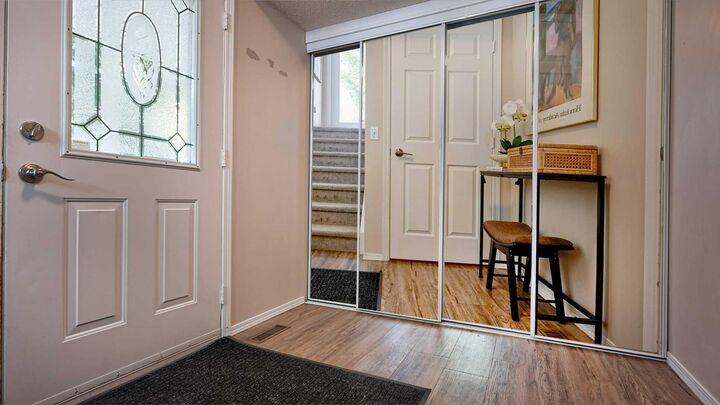 Property Photo:  192 Inglewood Cove SE  AB T2G 5K3 