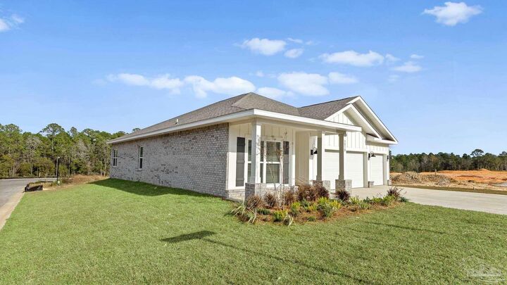 Property Photo:  2727 Grayson Dr  FL 32533 