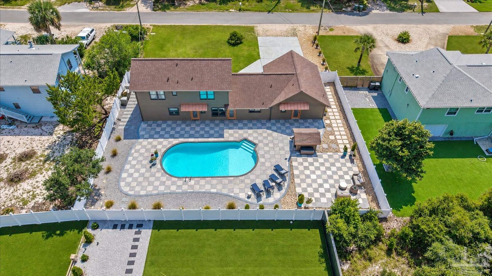 Property Photo: 13622 Canal Dr FL 32507
