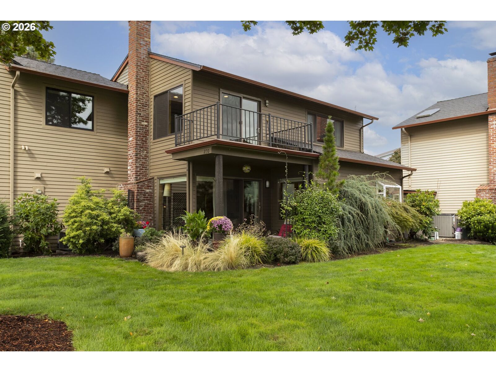 Property Photo:  230 N Hayden Bay Dr  OR 97217 