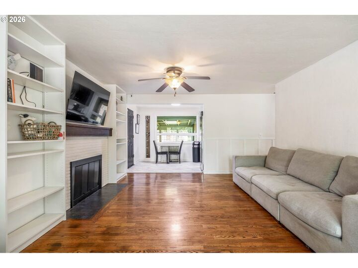 Property Photo:  1796 Grove St  OR 97404 