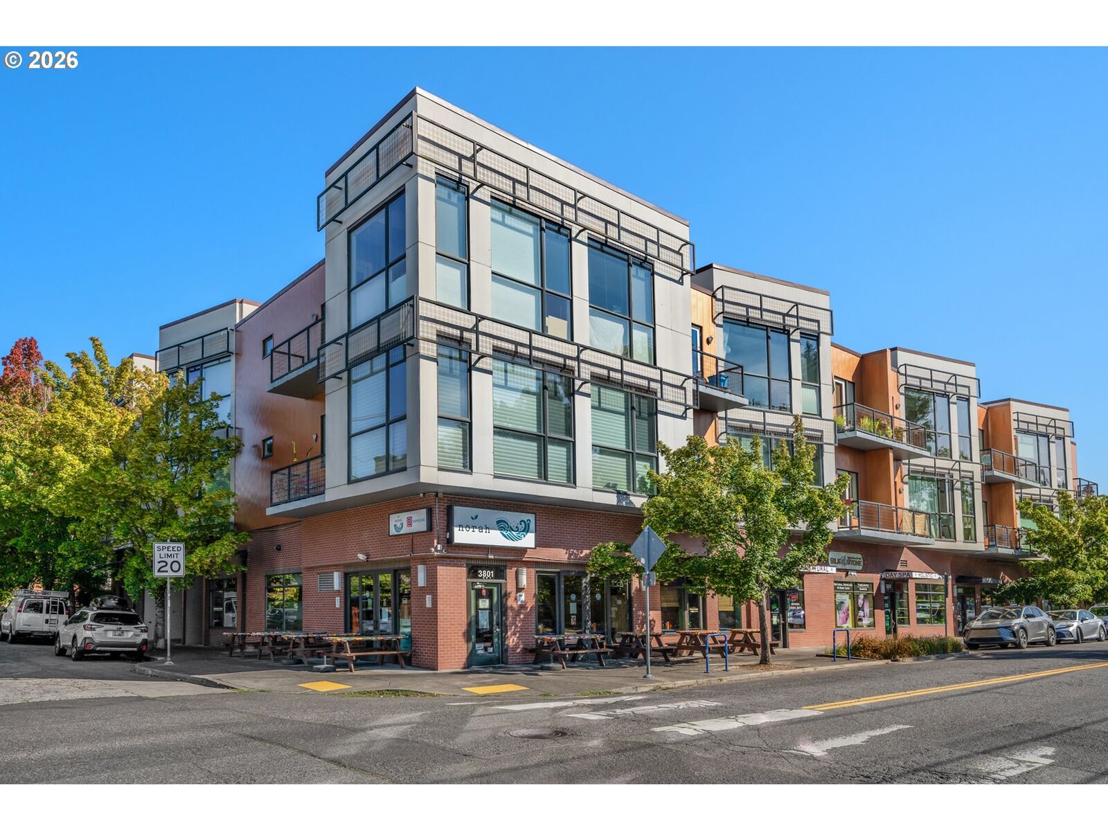 Property Photo: 838 SE 38th Ave 306 OR 97214