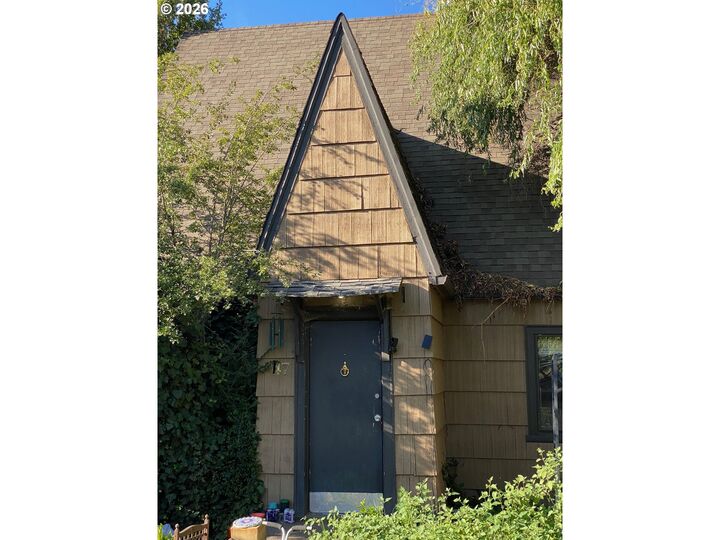 Property Photo: 47 W 25th Ave Ave OR 97405