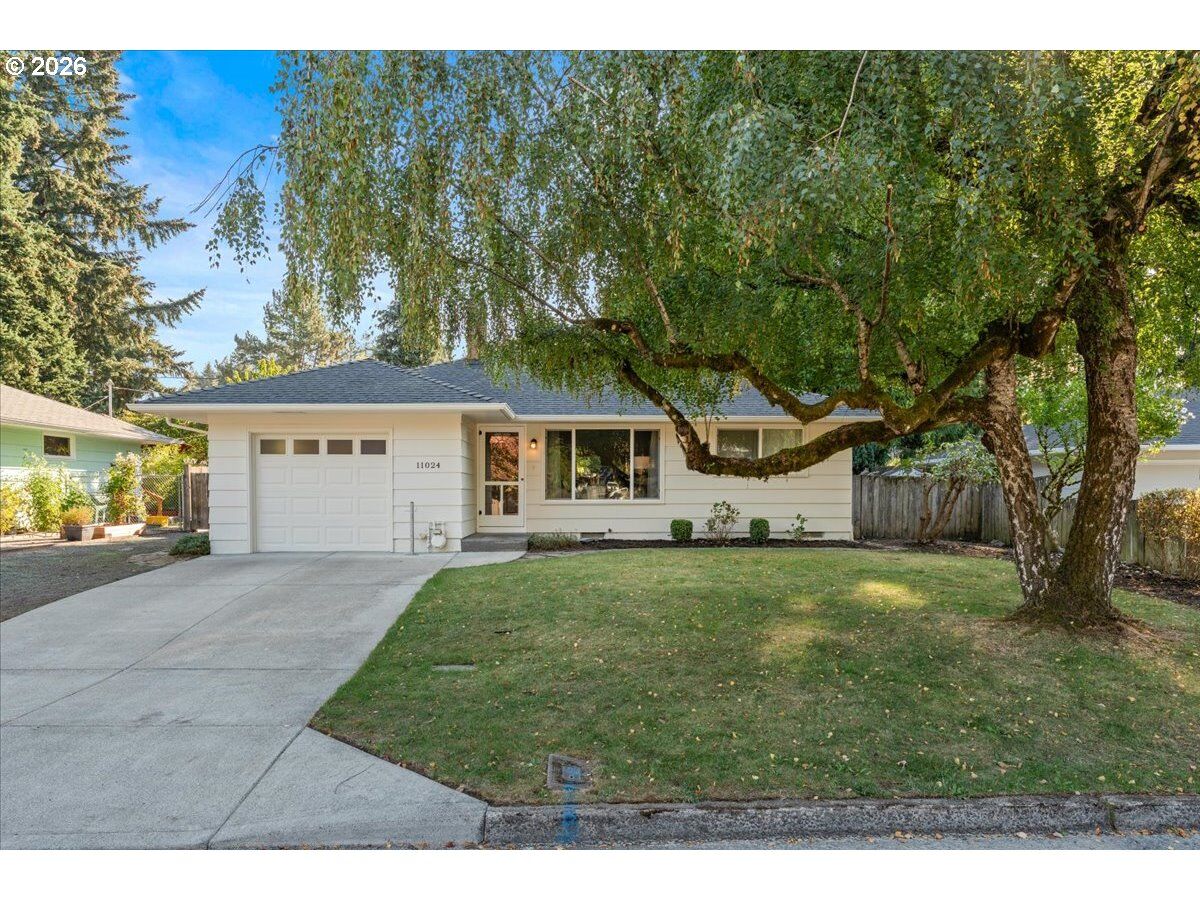 Property Photo:  11024 SE 51st Ave  OR 97222 
