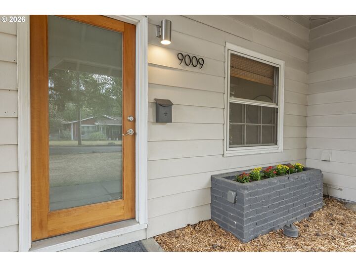 Property Photo: 9009 N New York Ave OR 97203