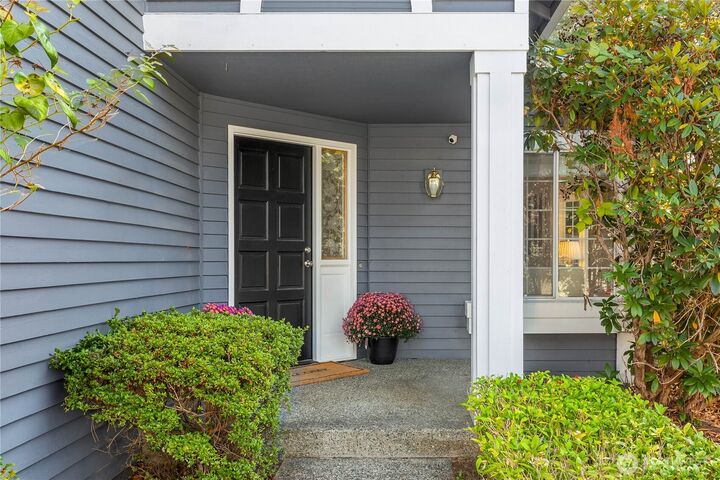 Property Photo:  24201  38th Place SE  WA 98029 
