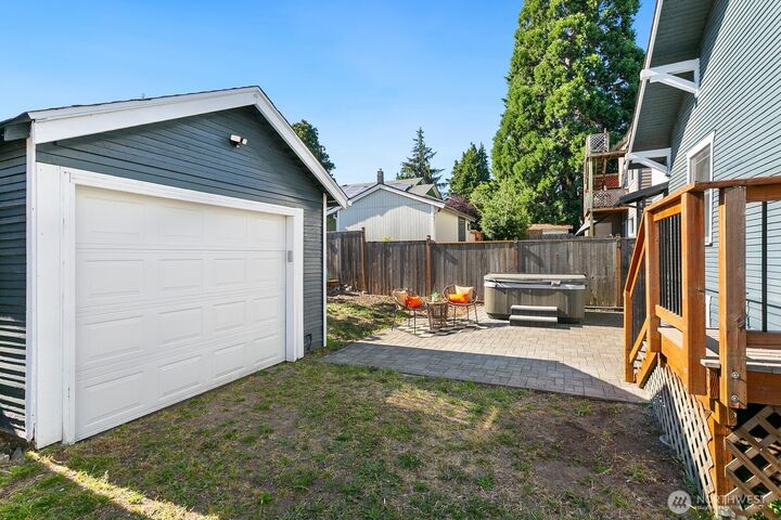 Property Photo: 4329 5th Avenue NE WA 98105